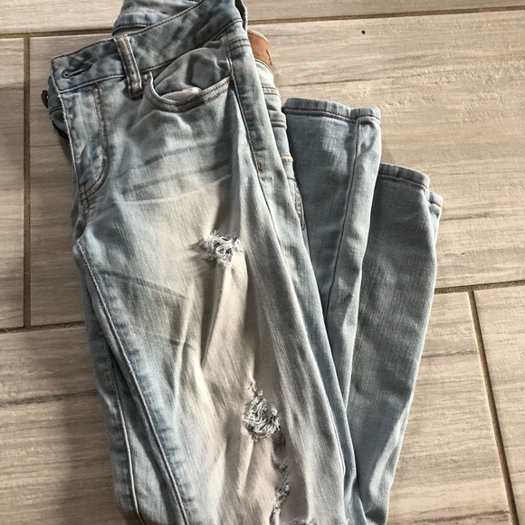 Distressed light wash american eagle jeans - Picture 1 of 2